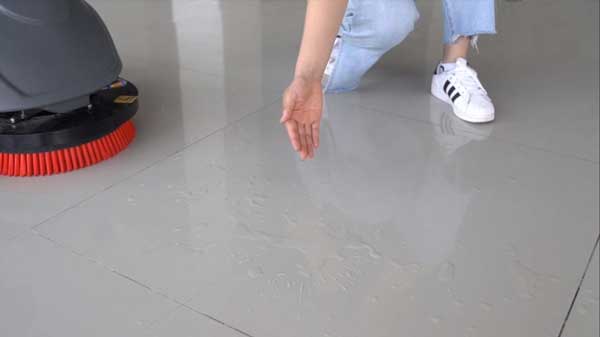 全自動洗地機為什么吸水不干凈？要怎么解決？