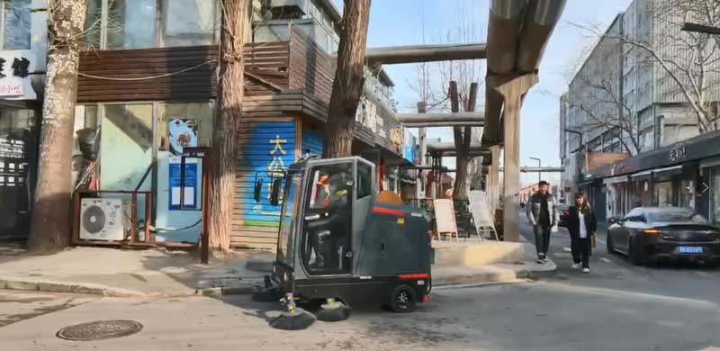 北京798藝術區(qū)使用揚子掃地機后，持續(xù)采購！