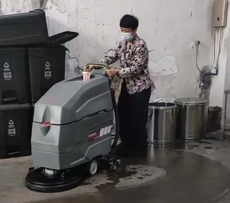 粗糙的水泥地板可以用洗地機清洗嗎？