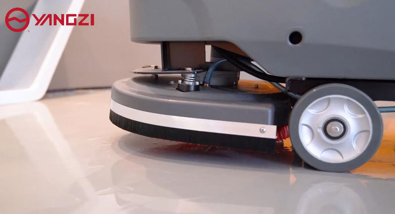 揚(yáng)子洗地機(jī)怎么換刷盤(pán)？